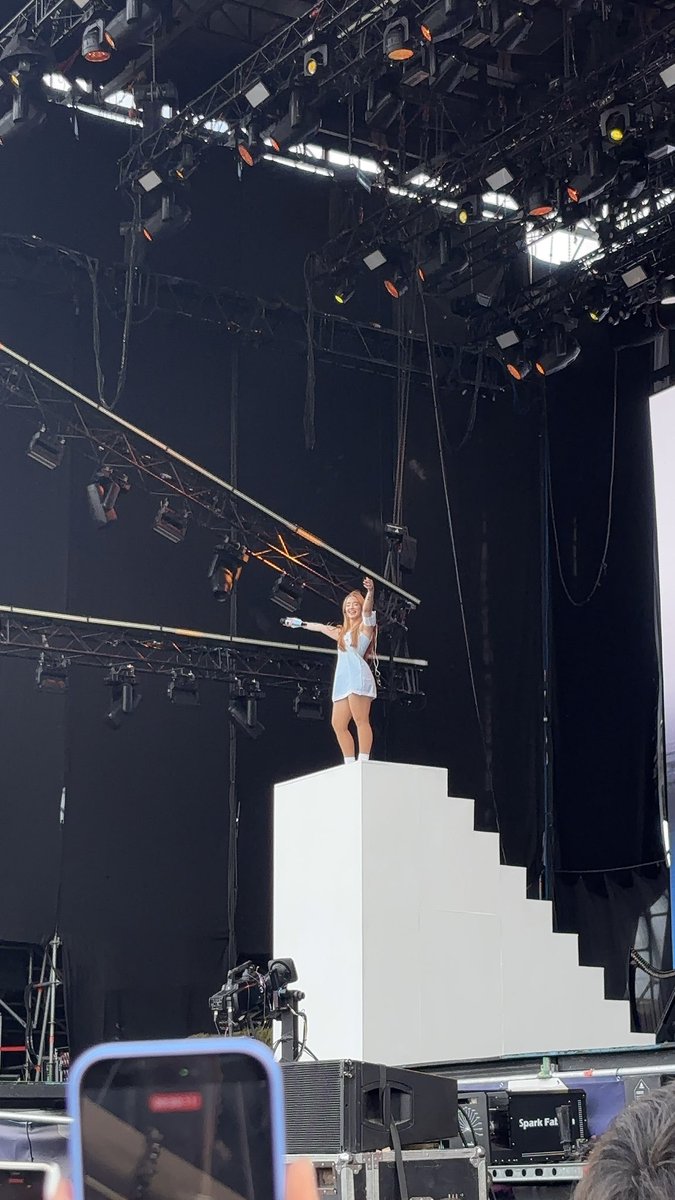 lina 🧚♀️ tweet media