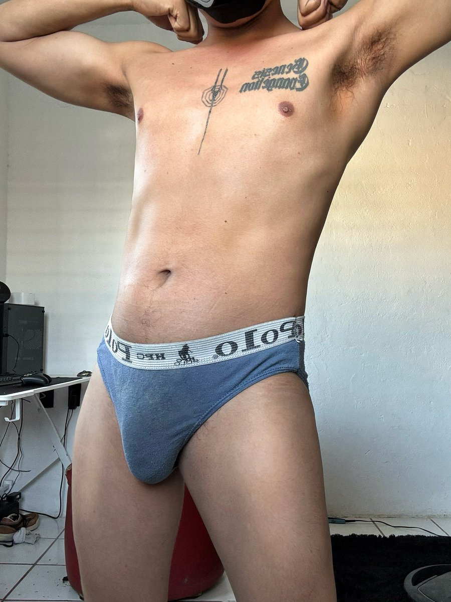 besosdechocomil's tweet image. Domingo de mucho calor 🥲

#puppyplay #petplay