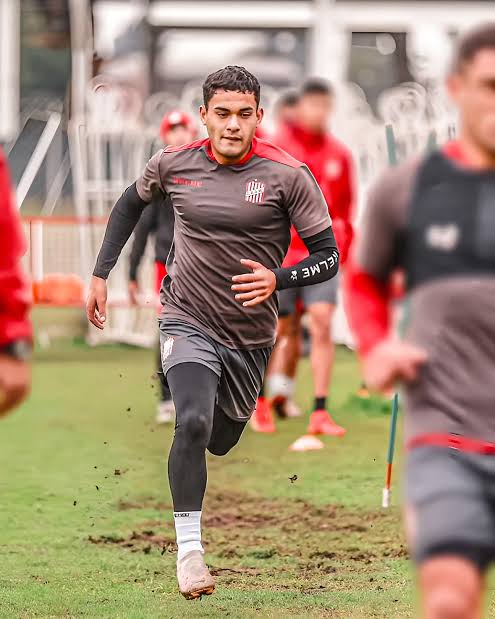 es cuestión de que tenga mejor físico para jugar '90 así sea más importante de lo que es. Otro buen partido suyo, vamos Alan querido