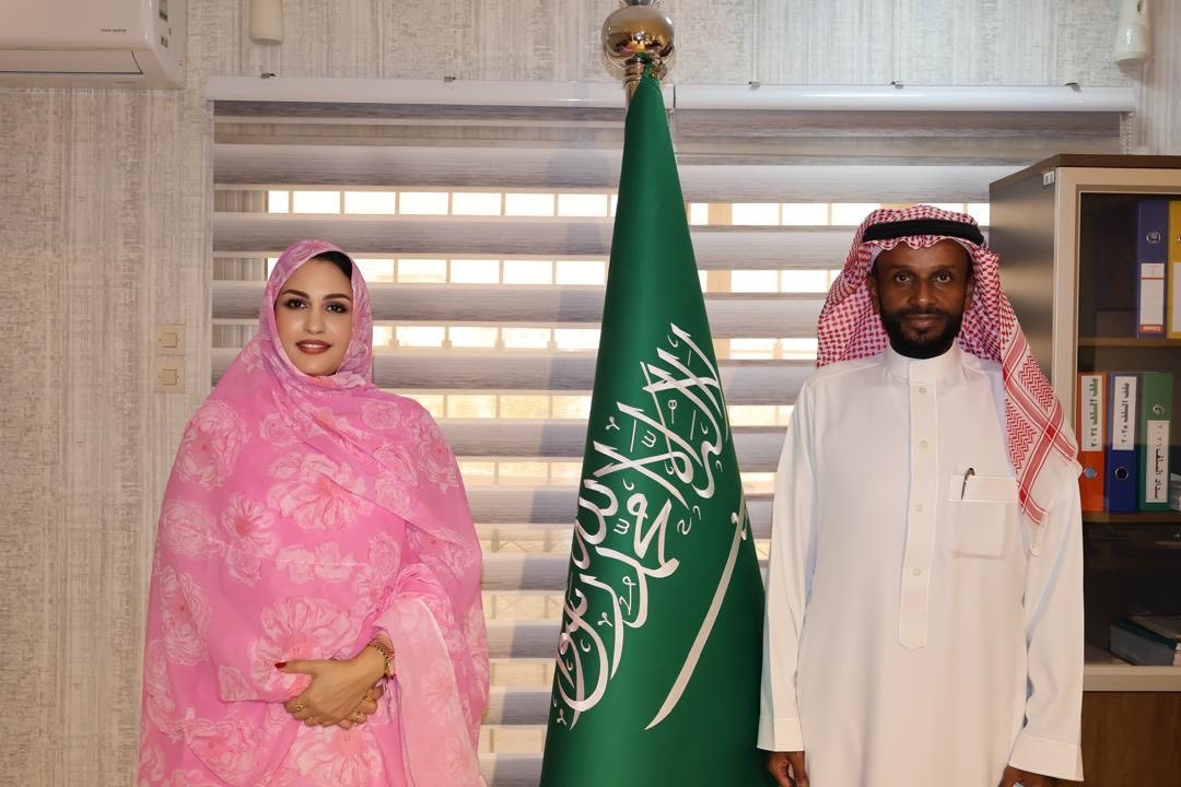 naharoch's tweet photo. عقدتُ جلسة عمل مثمرة مع إخوتي في سفارة المملكة العربية السعودية.
ومنذ أن وطئتُ المكان، شعرتُ بأنني لستُ في زيارة عابرة، بل في رحاب أرضٍ طاهرةٍ كريمة، تمتد جذوري إليها بعمق. إحساسٌ صادقٌ بالانتماء، ورابطةٌ خاصةٌ لا تُفسَّر بالكلمات، بل تُستشعر بقوة وصدق. https://t.co/LjuhmWT9yb