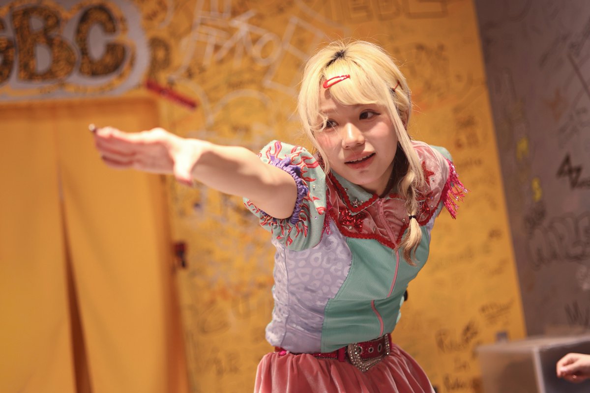 miura040530's tweet image. おはびび
PIGGSツアーのセミファイナル大阪＆リリイベ
ライブイベント以外でも楽しい事たくさんあったので行って良かった〜と思った☺️
ツアーもあとFINALを残すのみ
ステージもフロアも万全の状態で臨みましょうね💪
今日も良しなに
#PIGGS #BIBI
ﾋﾞﾋﾞﾁｬﾝｷｮｳﾓｶﾜｲｲﾖ(•ө•)♡ｽｷｰ