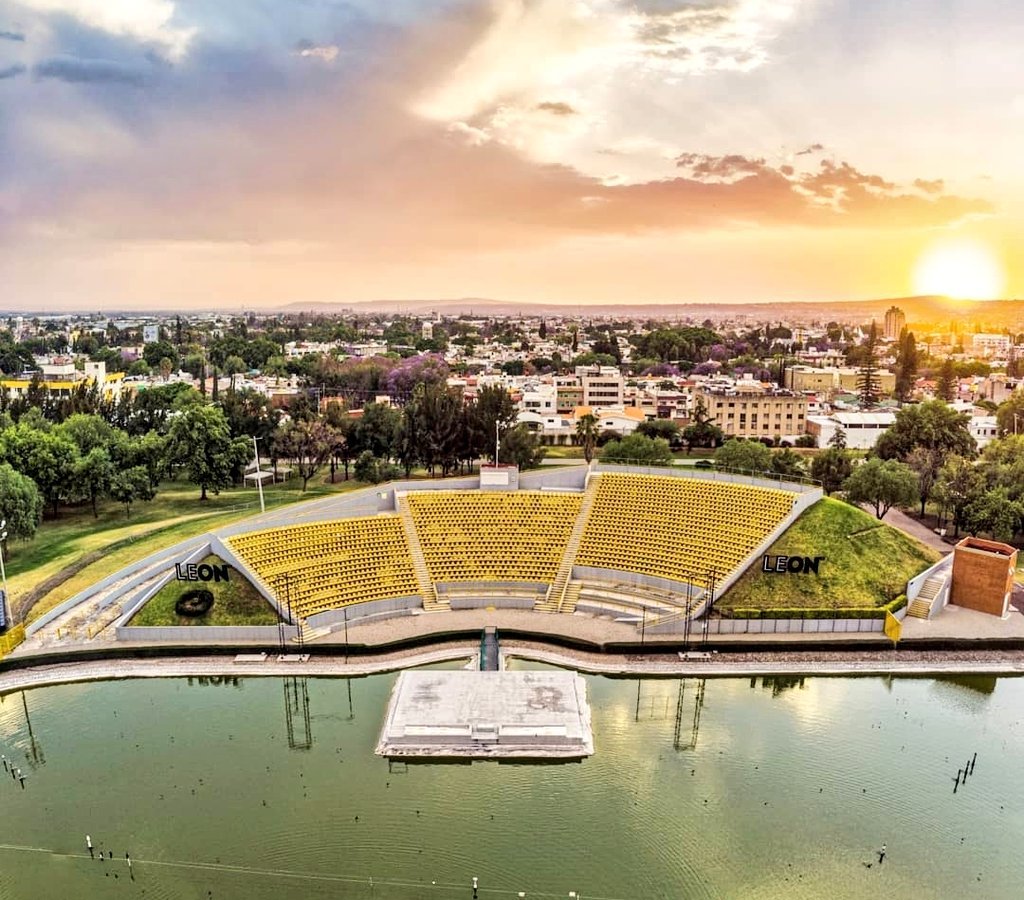 MXESTADIOS's tweet photo. León, Guanajuato.
Los principales recintos de León.
Estadio de futbol, el Domo de la Feria, el Foro del Lago y el Domingo Santana. https://t.co/JIl1a0EL9Y
