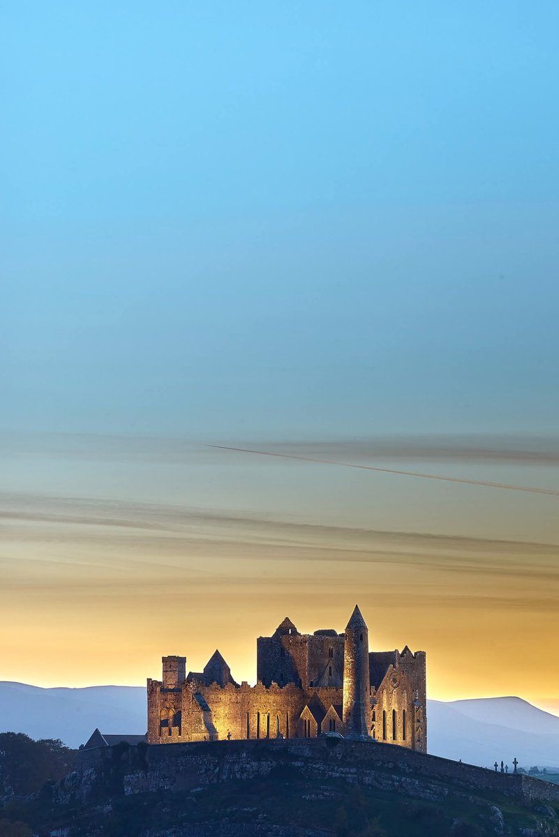 ThisIsIreland3's tweet image. An illuminated Rock of Cashel 🏰💚

📍County Tipperary, Ireland ☘️

📸 Dermie Ryan 

#Tipperary #Ireland #Rockofcashel #Castle