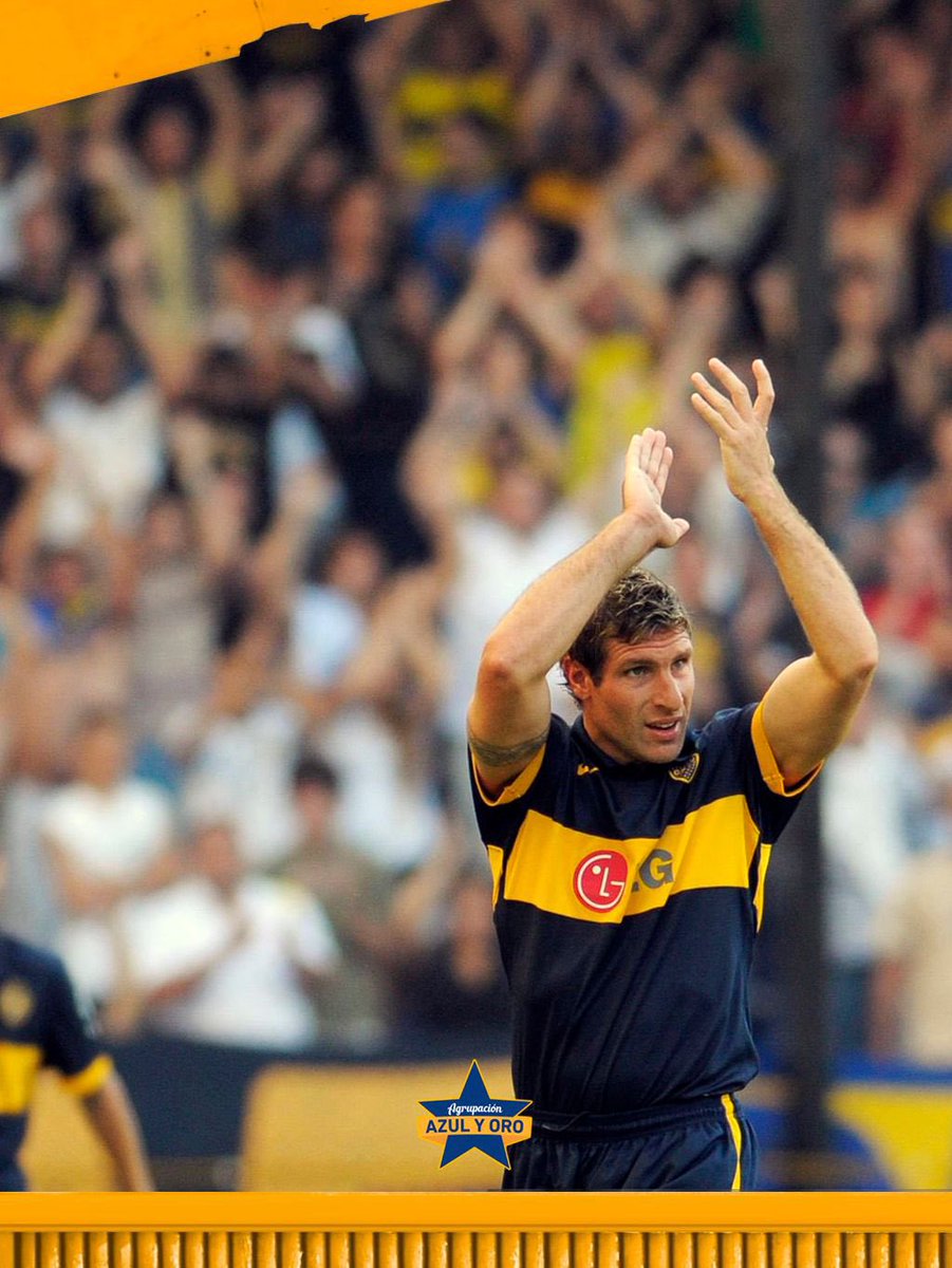 AzulyOroook's tweet photo. Un dia como hoy, Martin Palermo se convertía en goleador histórico de Boca con 219 goles convertidos. De cabeza, de chilena, de lejos, de cerca, el Titan hizo delirar a la hinchada más grande del mundo. Muchas gracias Palermo! Lo que hiciste por Boca no se olvida en la vida! https://t.co/i1OYgK2Eec
