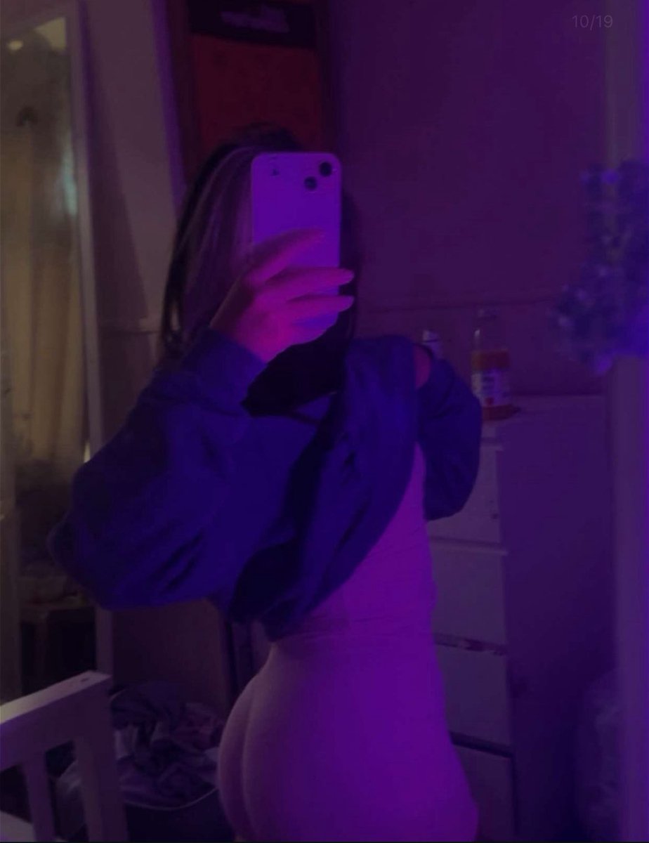 HornyAfei4l's tweet image. Look at Demi’s pretty face and fat ass. This little slut needs some dick inside her, and mine is top of that list. Such a nice body.  Dm me to expose your slut.
#nsfwtwt #wankchat #wankbattle #goon #cuck #expose