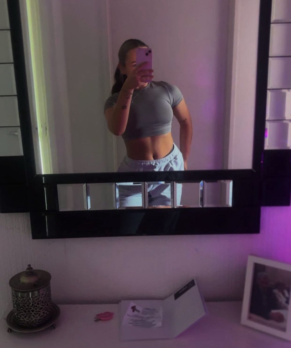 HornyAfei4l's tweet image. Look at Demi’s pretty face and fat ass. This little slut needs some dick inside her, and mine is top of that list. Such a nice body.  Dm me to expose your slut.
#nsfwtwt #wankchat #wankbattle #goon #cuck #expose