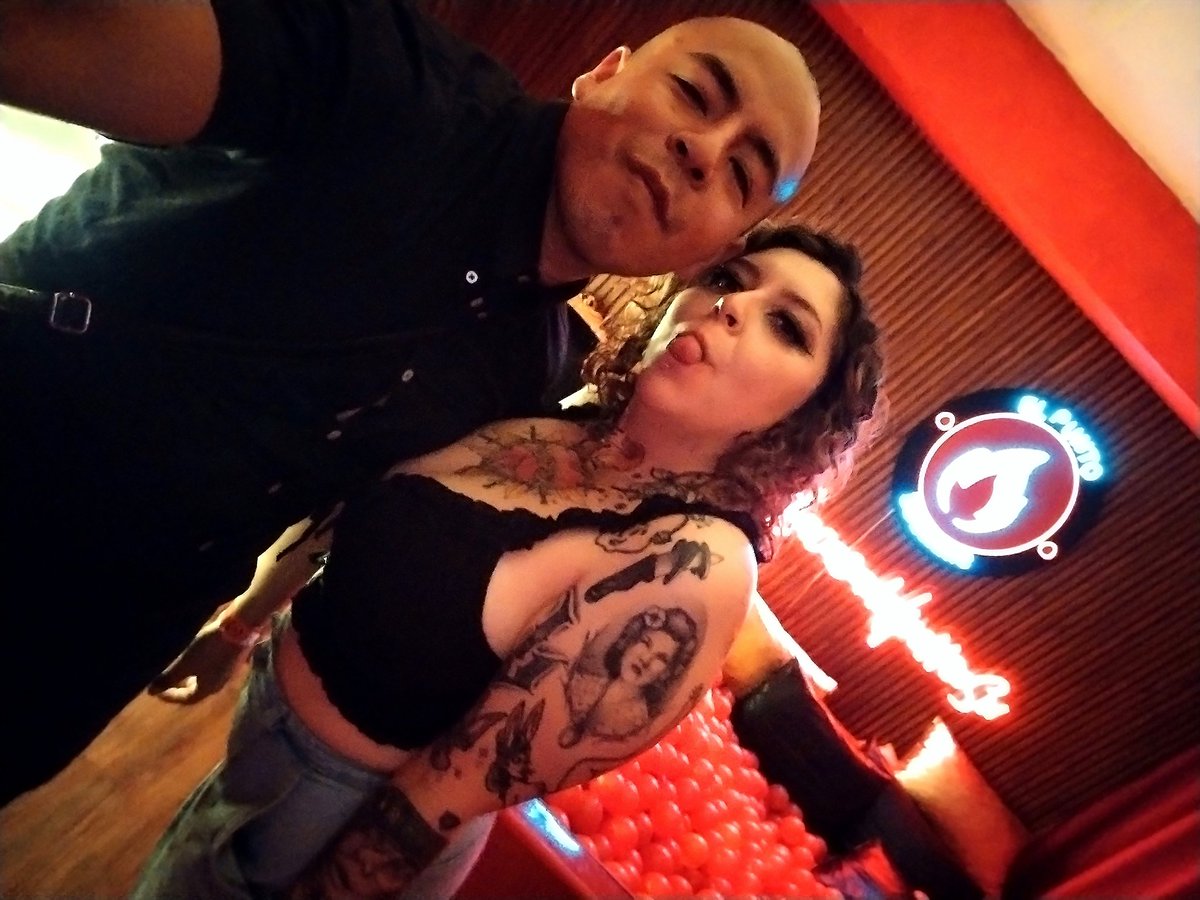 Fernando y Mónica tweet media