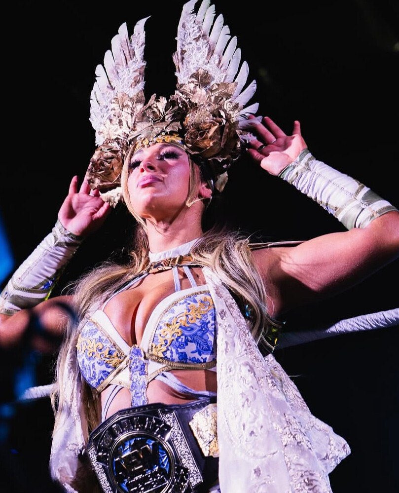 If you know what’s good for you, you’ll 𝒃𝒐𝒘 to me.