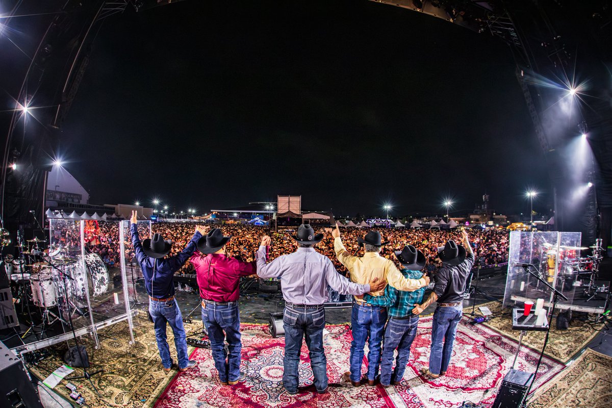 Grupo Intocable tweet media