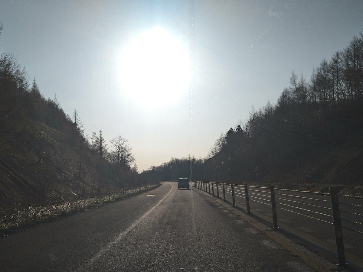 shigesan1975jp's tweet image. 本日午前、#釧路市 〜 #浜中町 へ🚘️

釧路出発から、浜中到着まで晴れ☀
気温5℃〜8℃、ヒンヤリした体感🥶

交通量は多く、物流車輌が殆ど🚚
但し、流れはスムーズ🤗

沿道は新緑が芽生え、春の到来を感じる雰囲気🌸
但し、野生動物の活動も活発🦌🦊

皆様、御安全に🚘️

#ドライブ #道東 #北海道
