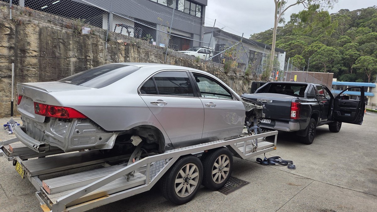 jzxep's tweet photo. The commuter car has replaced the silver CL9 on track 😵‍💫 hopefully a new machine this year? Type R?? https://t.co/SO3mxSw4wv