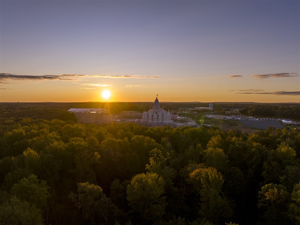 As daylight fades, the mandir remains a place where stillness and reflection continue to shine. #Akshardham