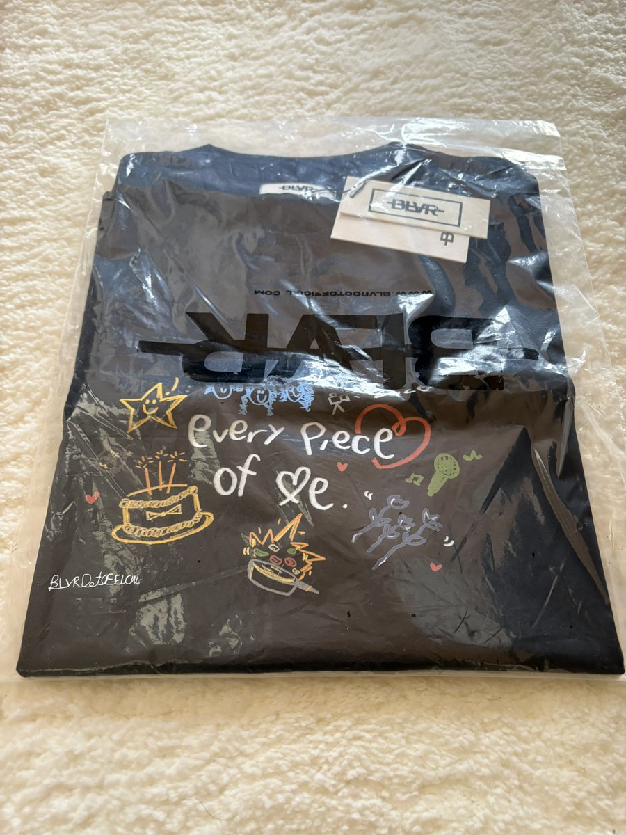 JFCさま取りまとめ
ありがとうございます

無事に到着しました🖤

Markが描いたTシャツのイラストを
撮りたくてブランド名が逆に🫣

早く着られる季節にならないかな

#26thBDMarkSi
#MSIWAT