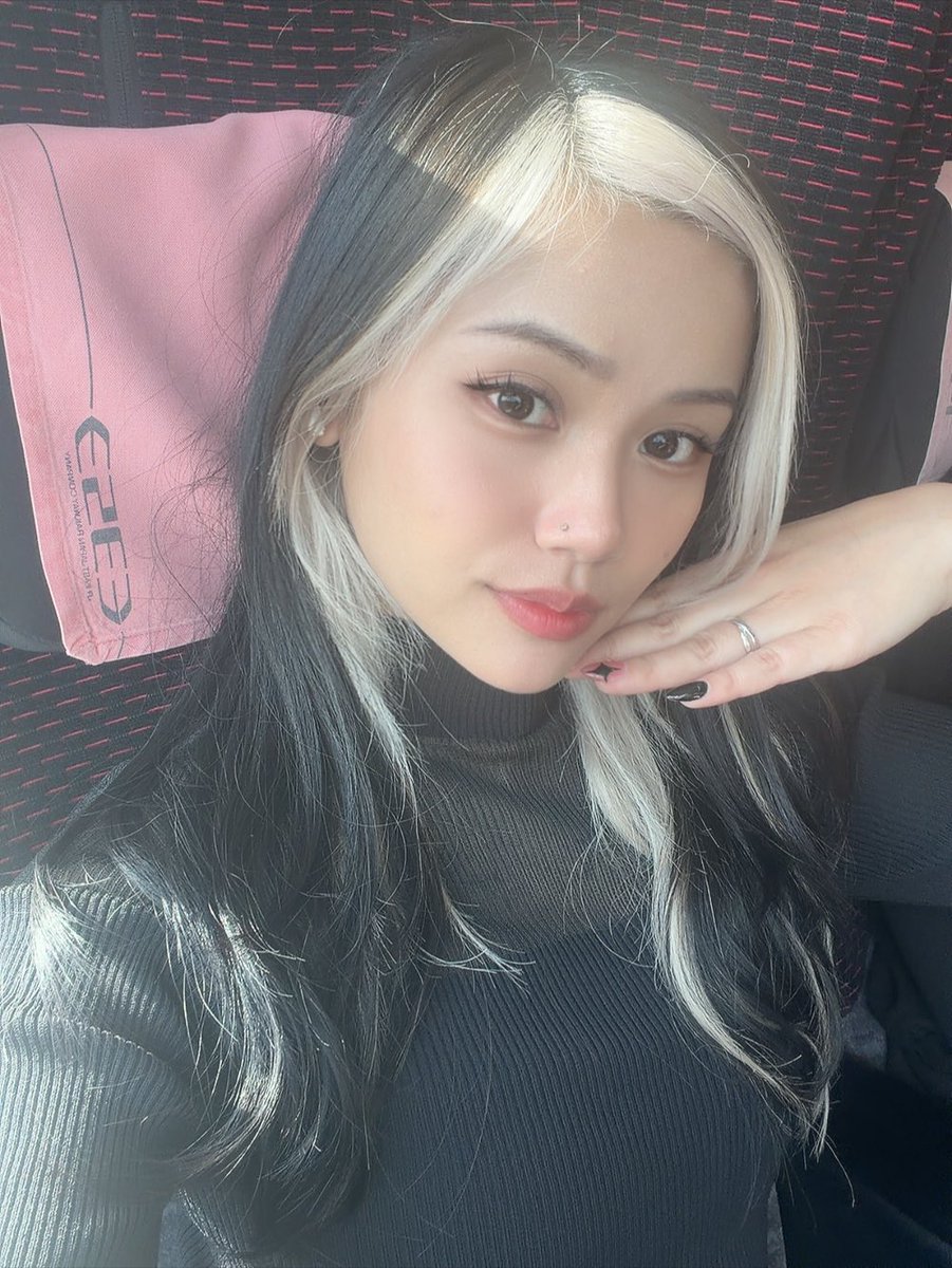 kris 🌙 tweet media