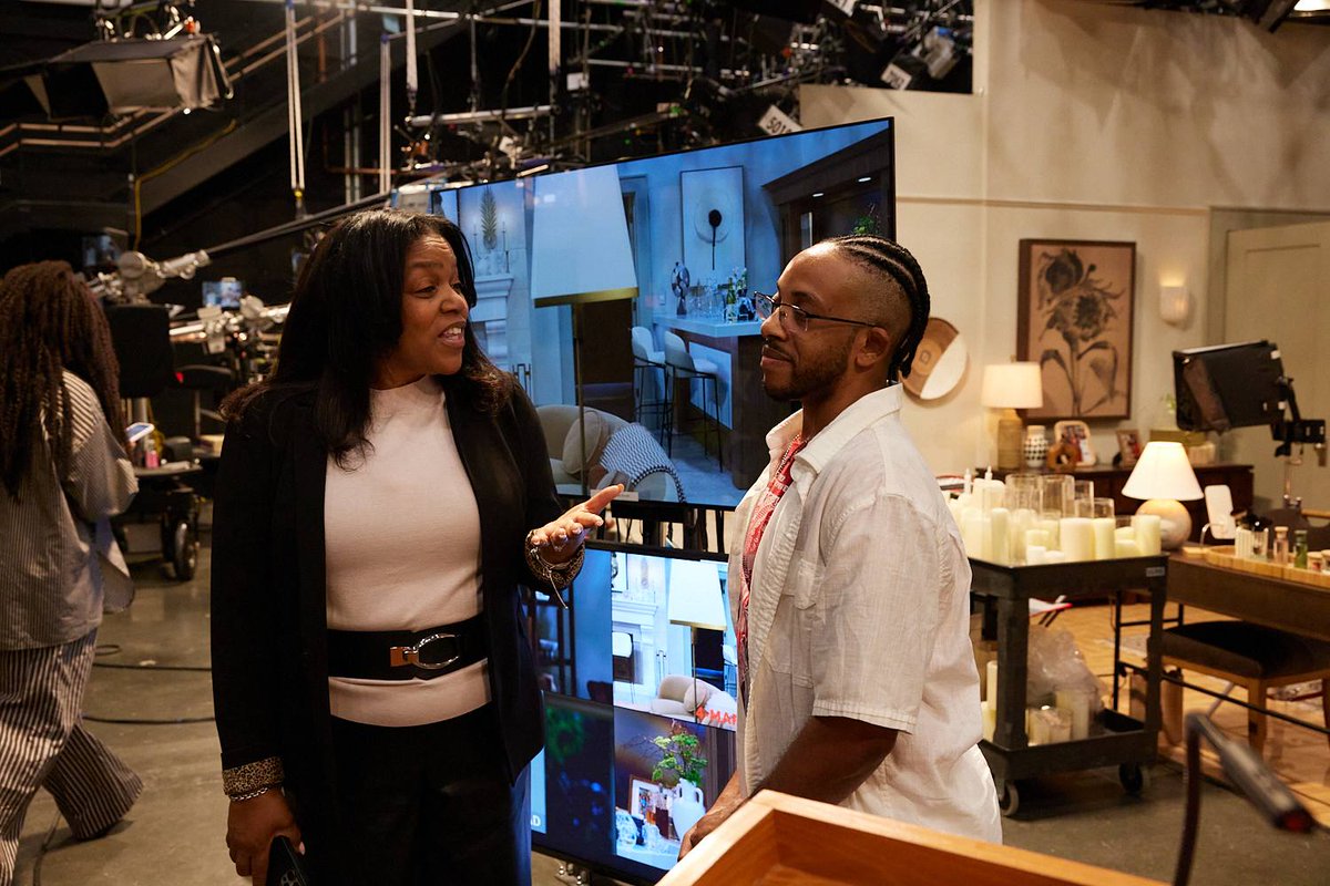 RaveCrest's tweet image. Detective/special agent Airidan Verway is on the case 😉 @TheGatesnBeyond  #beyondthegates (I would love to be on this show and I know the storyline I have in mind would get ratings higher then GH)