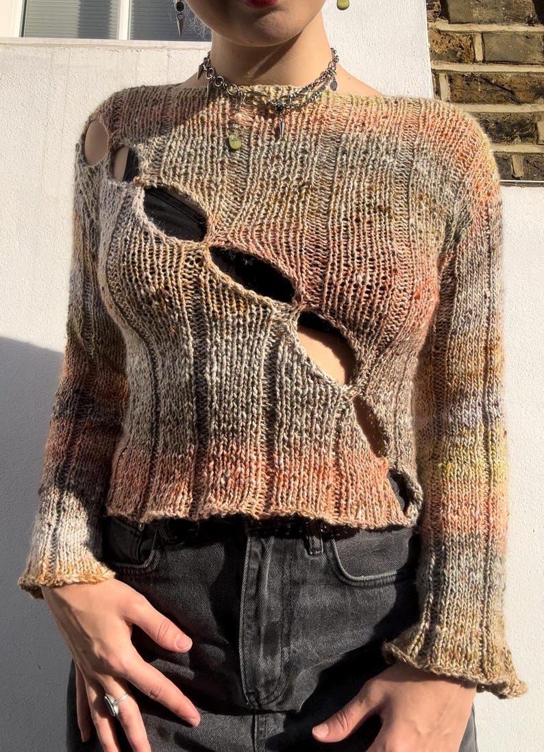 knithacker's tweet image. Get the Pattern to Knit a 'Slice Me Up Top' With This Pattern From Silly Hands Fibre: 👉 tidd.ly/3G4LG7b - I love the sleeveless versions I'm seeing, very nice! #knitting #etsy #affiliate #sweaterweather