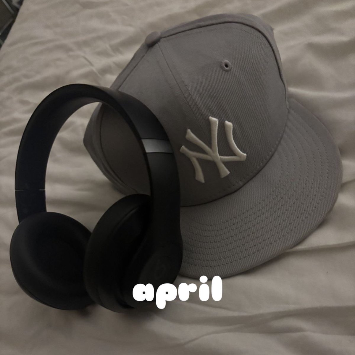 nat4kei's tweet image. ok wait a min why is this fit lowkey fireee also the headphones!!! i literally dont leave the house without them