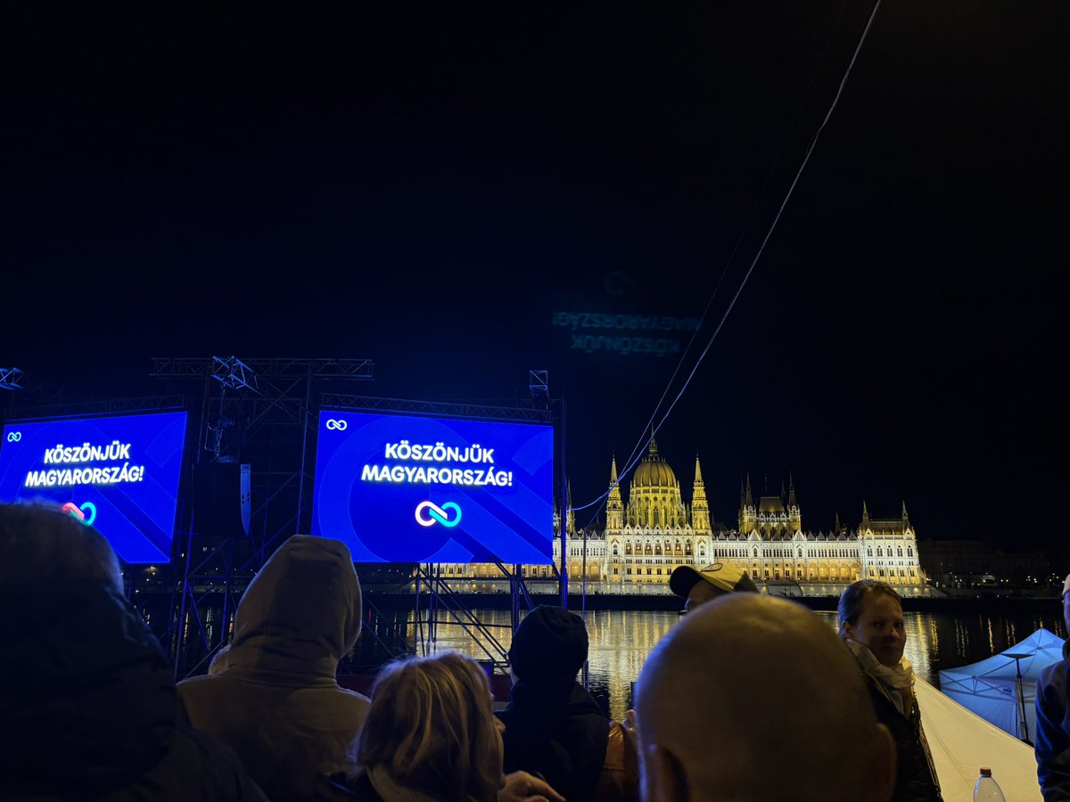 violetlavida's tweet photo. we fucking did it WE FUCKING DID IT https://t.co/dXdkJzv06d