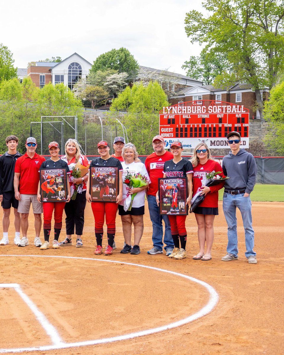 lynhornets's tweet photo. Senior Day Sweep 😝
#LYeah #WonNation https://t.co/XxqvblWQ8z