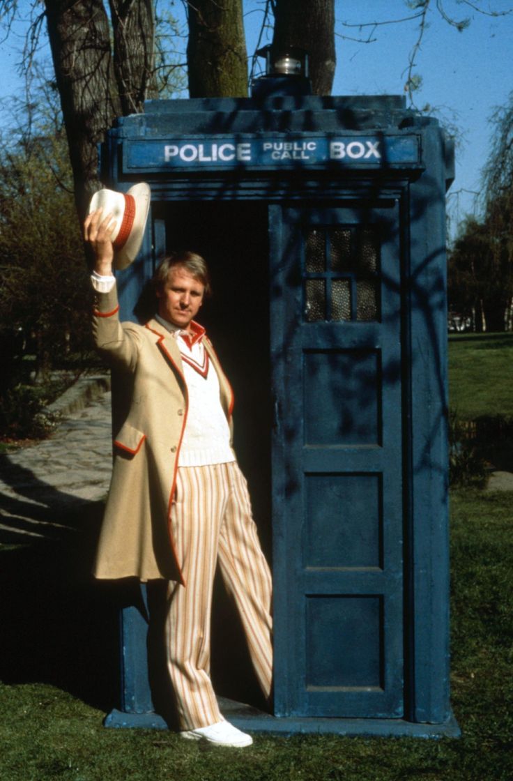 glitteringstorm's tweet image. Happy 75th birthday to Peter Davison. 
🥳🍰 #PeterDavison #DrWho