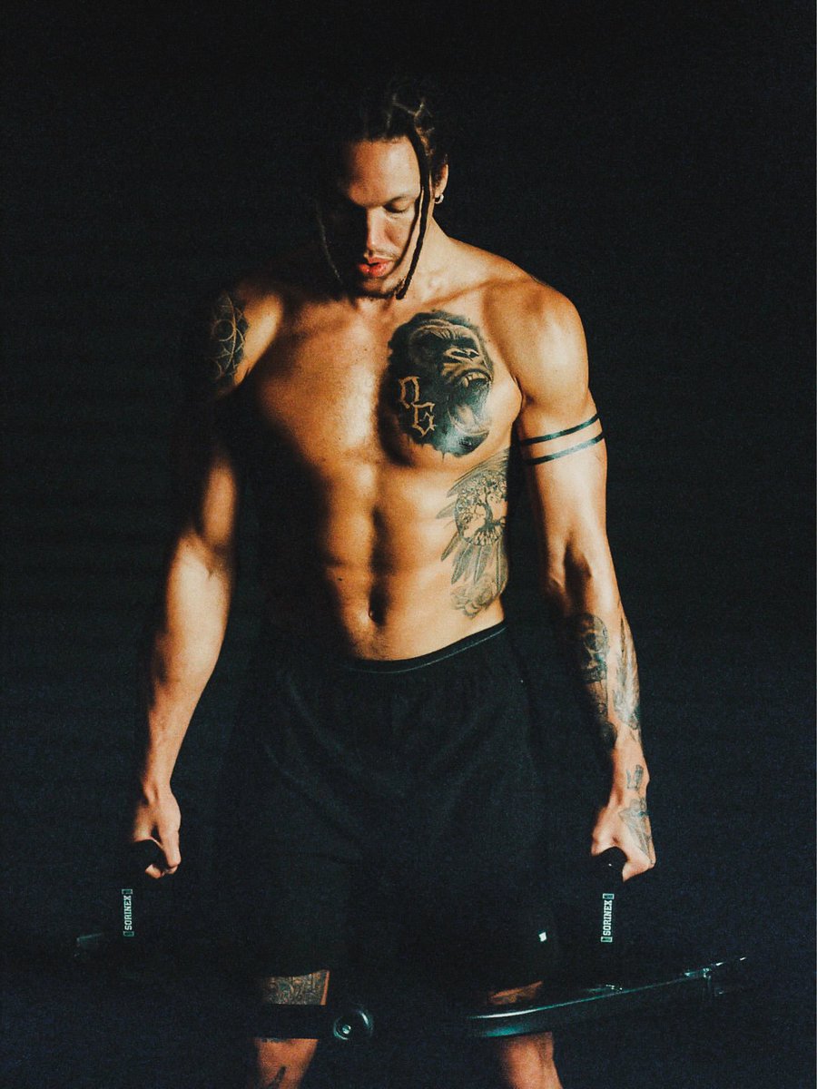 𝐀𝐀𝐑𝐎𝐍. ➶︎ NOT @DOUBLE0AG. tweet media