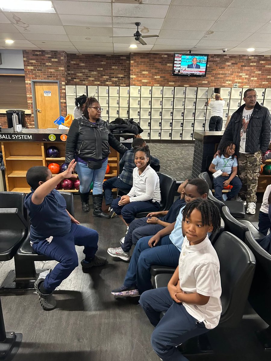 BradburyHeights's tweet image. Bowling 🎳 Fun w/ our Autism &amp;amp; CRI Extention Program Scholars 

Bowling field trips offer an engaging, active, and accessible outing for students of all ages, promoting teamwork, social interaction, and motor skills. 

#bradburyheights #BHES #BHESPTOSQUAD #BHESEagles
