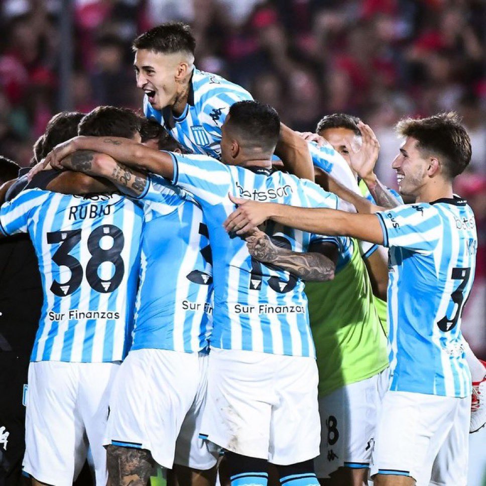 Extraño al equipo donde los jugadores se mataban por ser titulares partido a partido y habia recambio de sobra para hacerlo