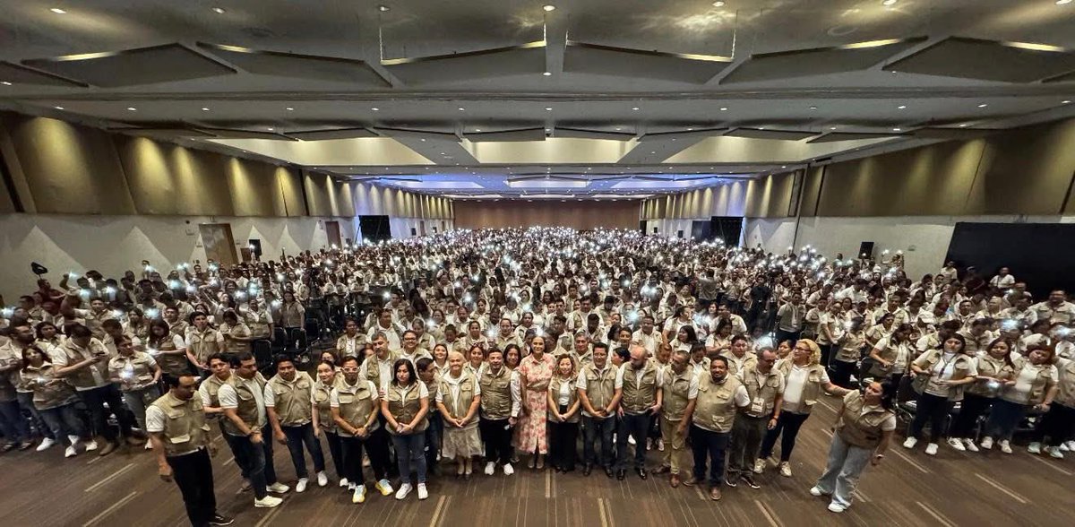 JJavierGomezCa1's tweet photo. ¿Cómo están?
¿Yo? ¡Con domingo de lujo! 🥰
En la Secretaría de Bienestar tenemos una jefa 🫡 de territorio, 🏃🏻‍♀️ que no descansa los domingos y que nos pone el ejemplo 👍🏽 de chambear duro para entregar resultados: la secretaria Ariadna Montiel Reyes. ✅ https://t.co/3RWVioWVfR https://t.co/3P6EPdzGej