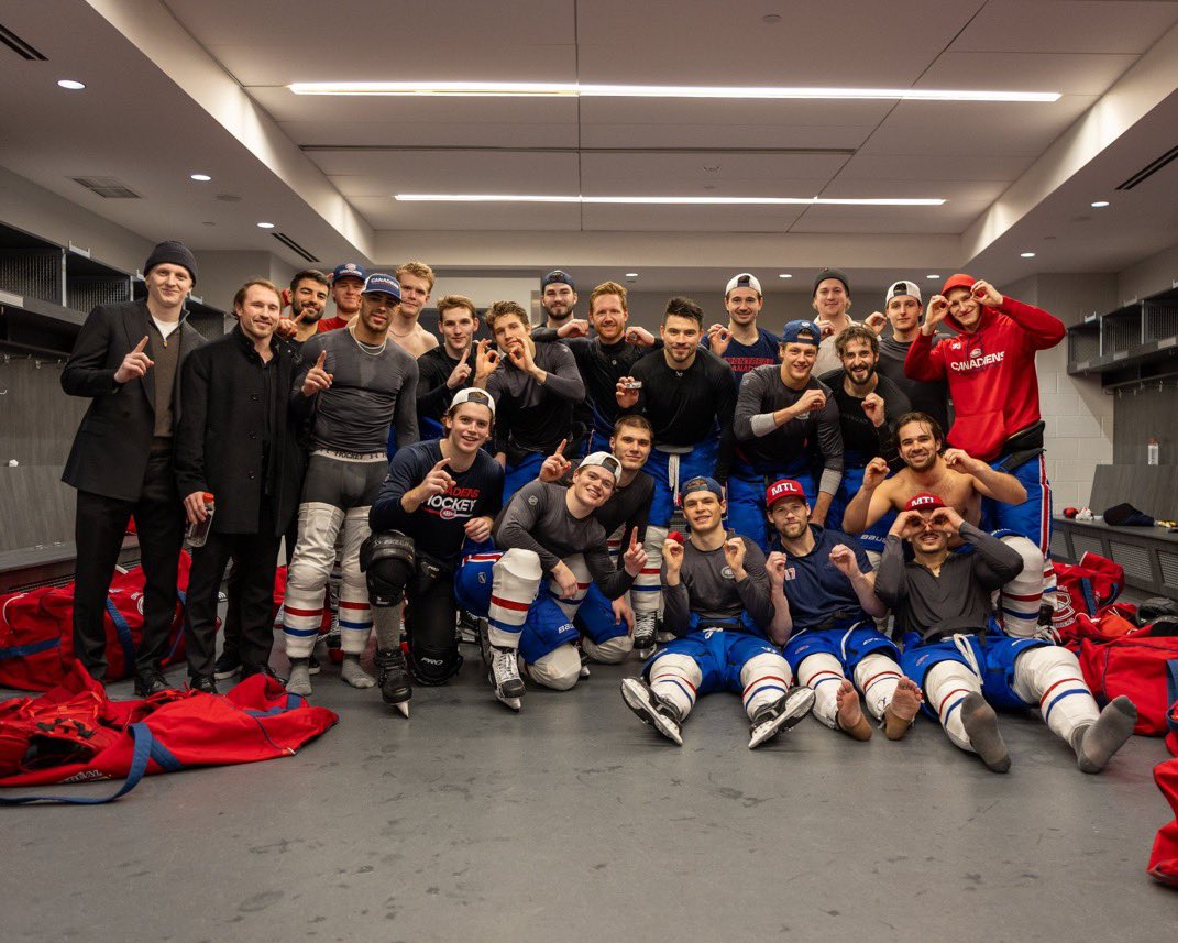 𝒙 - 𝒓𝒐𝒙𝒂𝒏𝒏𝒆 🍁 tweet media