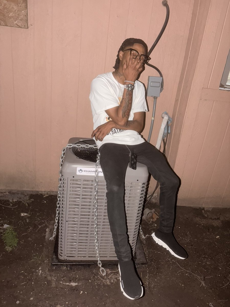 Hmm 😤👎🏽🖤 #26