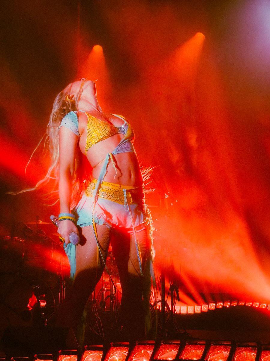 Zara Larsson the WOMAN you are.