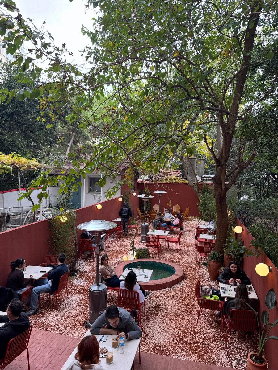 Evreni Merak Ediyoruz tweet media