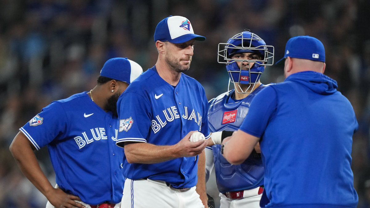 SNstats's tweet image. 15.1 innings by #BlueJays' relievers without allowing a run is their most in a series they lost in franchise history

Previous record was 11.1 in a series against the Mariners from September 11 to 13, 2012