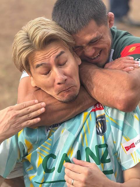 ととろ tweet media