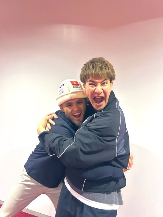 ととろ tweet media