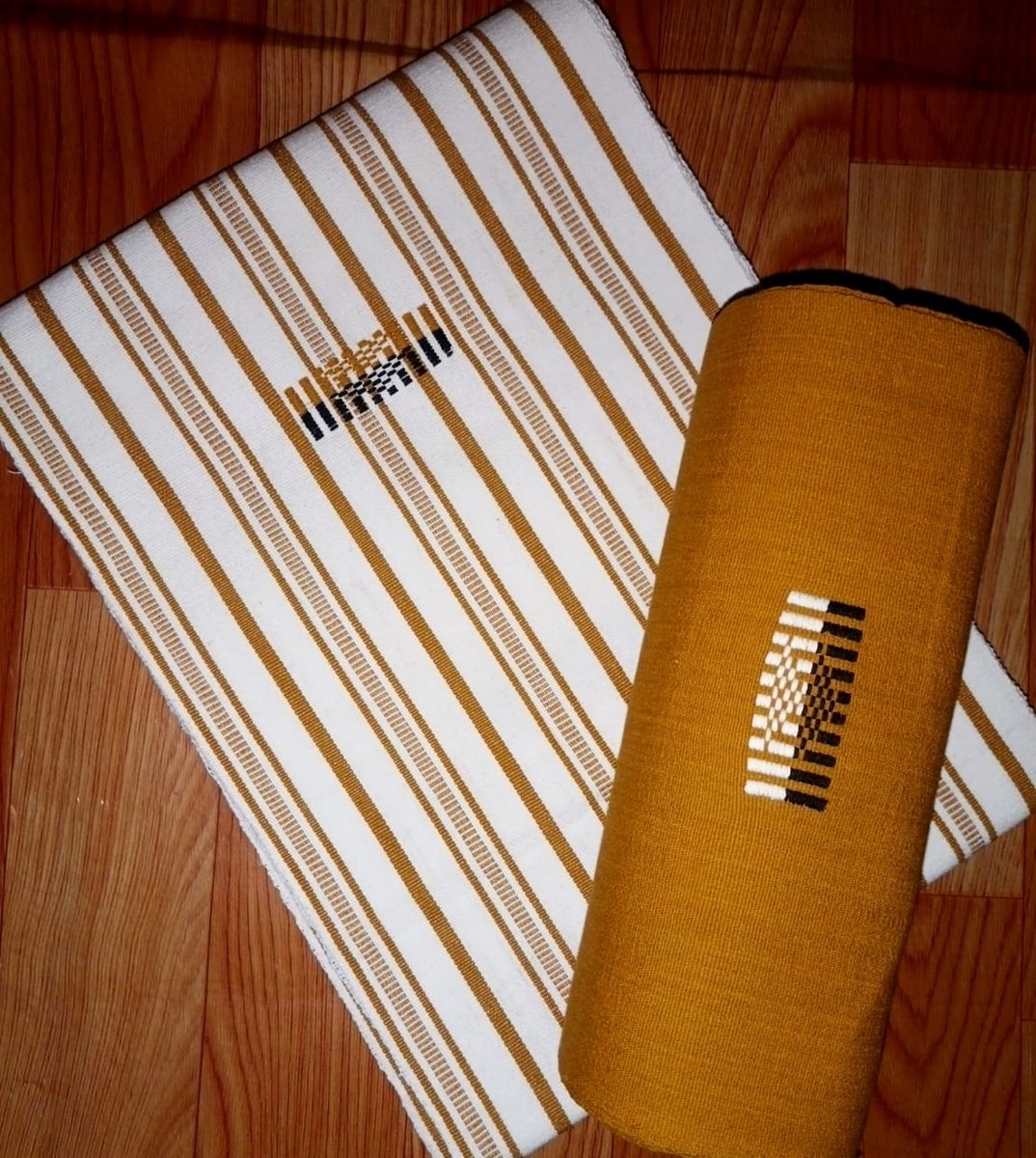 Consommons_Burk's tweet photo. Fasodanfani , #pagnetissé , Sobriété. Puissance. Distinction.
Votre élégance mérite mieux qu’un simple tissu.
#Wathsapp :00226 78 23 34 85
#PagneTraditionnel #pagnetissé #BurkinaFaso #tissuafricain #StyleAfricain #traditional #style #art #artisanat #BurkinaFaso https://t.co/5fHE9wYqXr