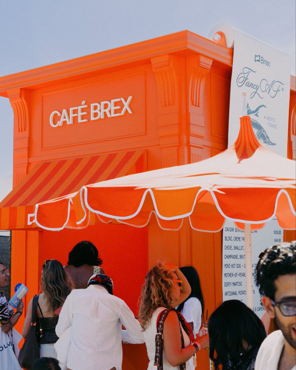 brexHQ's tweet photo. The fanciest afternoon @REVOLVE festival https://t.co/vMHoQpQOh3