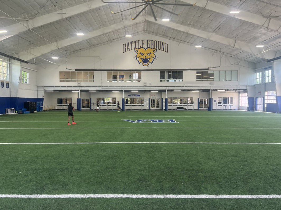 TNFutureStars's tweet photo. Middle Tennessee tryouts was a HUGEEE success; our best Nashville tryout in over 10 years. Great  turnout, over 100 kids. Some serious talent!! 

BIG TIME thanks to @FootballBga and @bobbybentley for hosting us today. #TNFS https://t.co/KXHtmERBpT