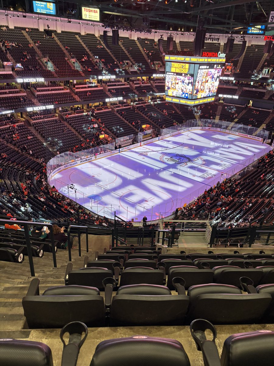 💛💙pnoɹԀ ɹǝlʎq puɐ ɐuǝlqoq ɹǝddᴉɥs 🤍🖤💛 tweet media