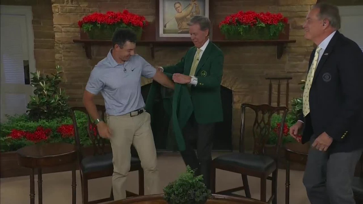 GolfonCBS's tweet photo. Chairman Fred Ridley presents the Green Jacket to Rory McIlroy, back-to-back Masters Champion. https://t.co/nIPHSQ8W7a