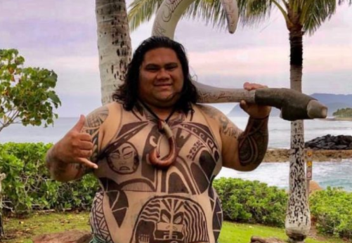 TVHostKJ's tweet image. real life Uncle Maui awwww 💚
movie #moana