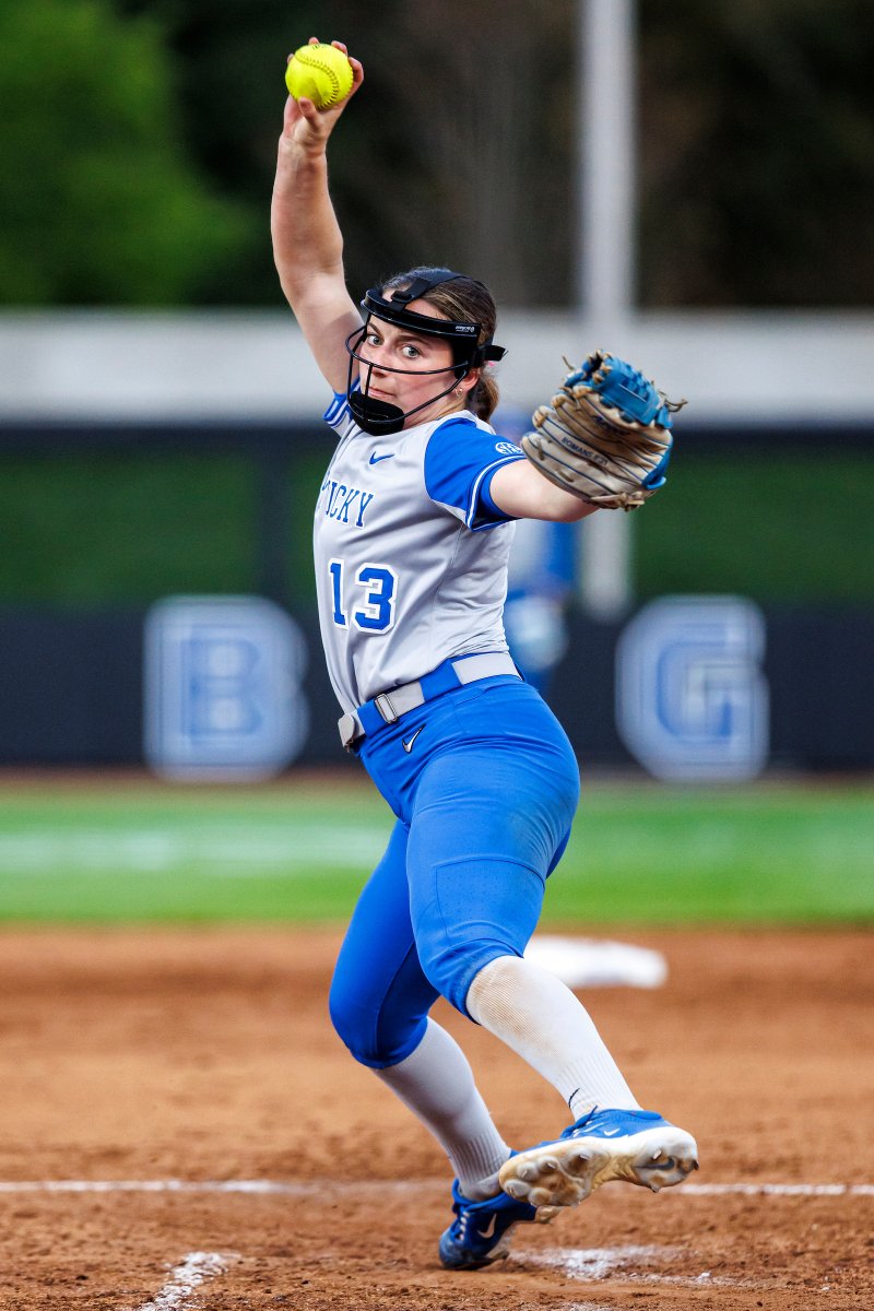 UKsoftball's tweet photo. Hammond sends the top of the UT order down in order in the top of the fifth!

Plotts, Riddel and Oney to hit for UK. 

1-0 Lady Vols

📺 SEC Network
📱💻 https://t.co/1w82eaA03z
📊 https://t.co/B7H9UdGAJE

#WeAreUK x #BBN https://t.co/h6LbuMy4ta