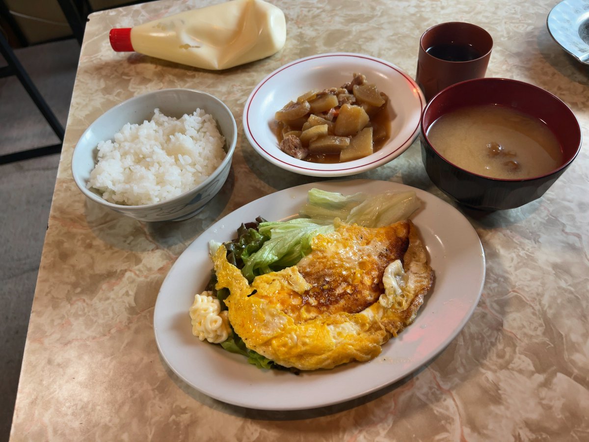 品川区中延・日の出食堂、日替り定食。うめぇ〜。何ものにも変えがたいこの空間