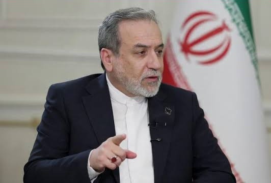 پاکستانیوں سے ایک سوال 
آپکو ایک بہادر وزیر خارجہ کے پاکستان آنے پر خوشی ہوئی
Yes or no?