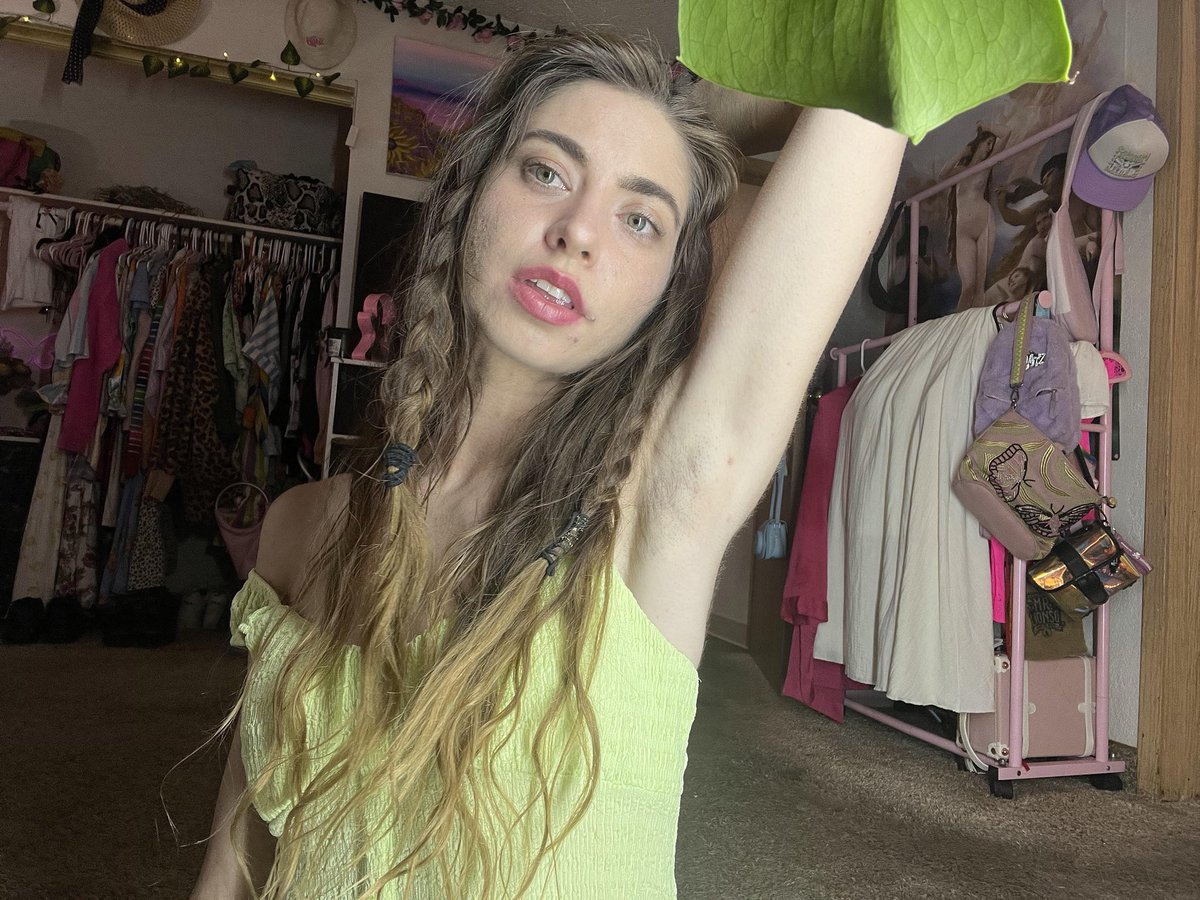 Phoebes Killer Feet 🔪👣 tweet media