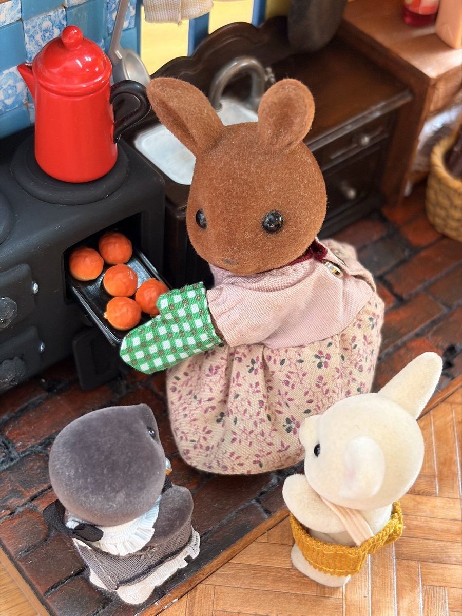 焼けたよ☺️
#シルバニアファミリー
#ブラウンウサギのおばあさん
#ミニチュア
#ドールハウス