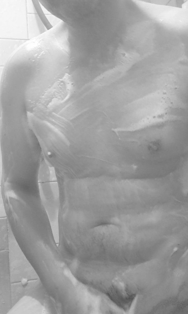 Ex_Treinton's tweet photo. Un buen baño para calmar el cuerpo y la mente. https://t.co/hMGhgsTxQM