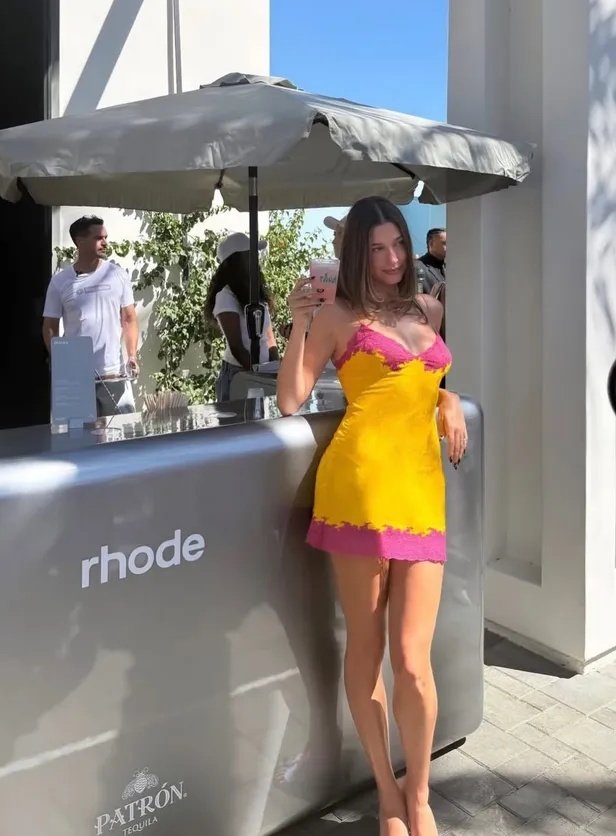 style_starss's tweet image. Paris Hilton, Hailey Beiber, KATSEYE and Chloe Cherry at the Coachella Valley Music and Arts Festival 2026.
📸:Instagram/Getty Images