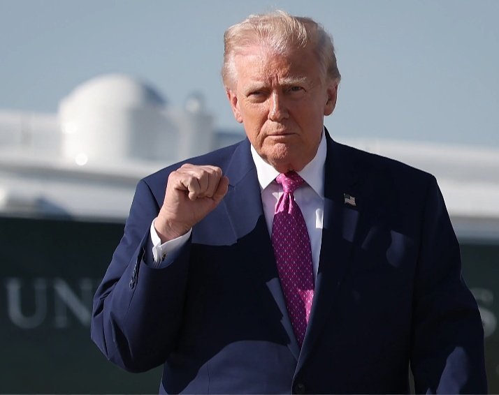 NewsDayMundo's tweet image. ⚠️ El petróleo se dispara a 111 $ tras las amenazas de Trump de atacar plantas eléctricas y de desalinización en Irán. Con un bloqueo naval inminente y la diplomacia rota, el conflicto entra en una fase crítica con impacto global. 🛢️ #Economía #Petróleo #Crisis