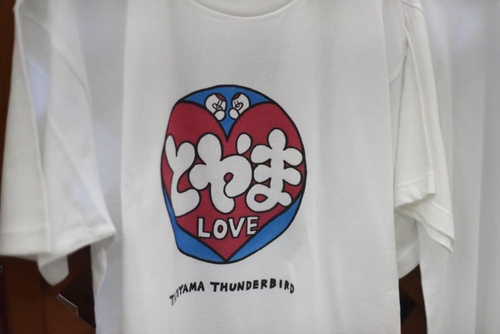 thunderbird3810's tweet photo. 🆕半袖Ｔシャツですちゃ！

#立山サンダーバード
#コンビニ
#イラスト
#富山県
#立山町 https://t.co/nyuaoYsZ8c